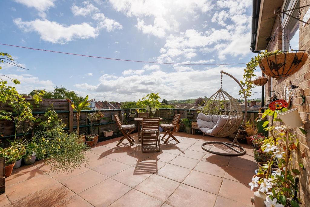 Property photo 3 of 27 Flat 5 Lovelinch Gardens_Ext-2.Jpg