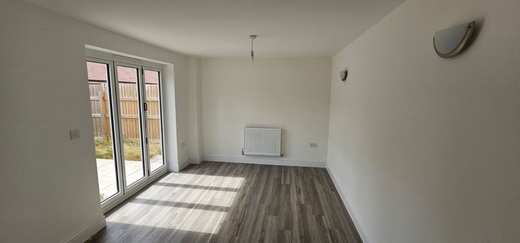 Property photo 3 of 14 8 Winget Close, Podsmead Road, Gloucester, Gloucestershire, Gl1 5Ds (26).Jpg