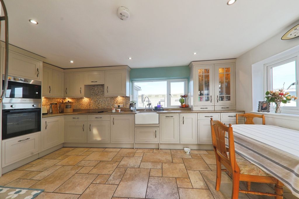 Property photo 2 of 27 4796434