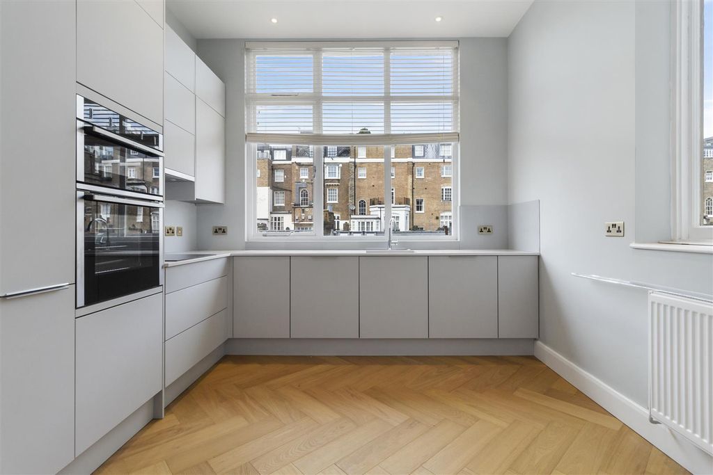 Property photo 2 of 13 Flat 2, 109 Eaton Square Sw1W 9Aa-No Watermark-13.