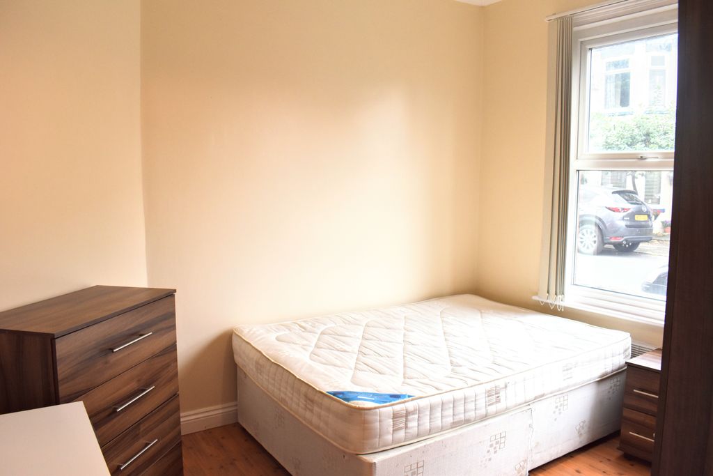 Property photo 2 of 11 Bedroom 1