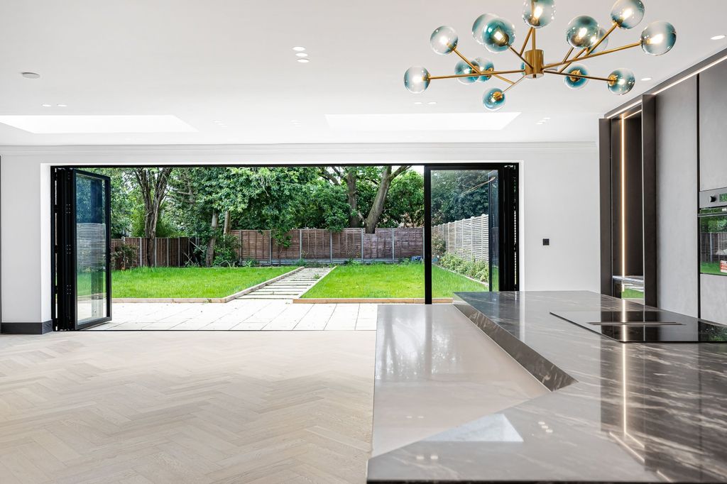 Additional image 13 of 5 bed detached house for salePipers Green Lane, Edgware HA8