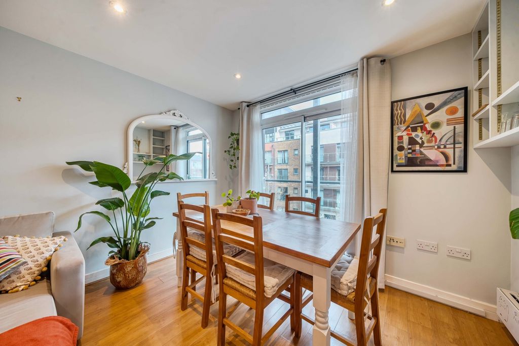 Property photo 3 of 15 1408052-3-6989c5F...