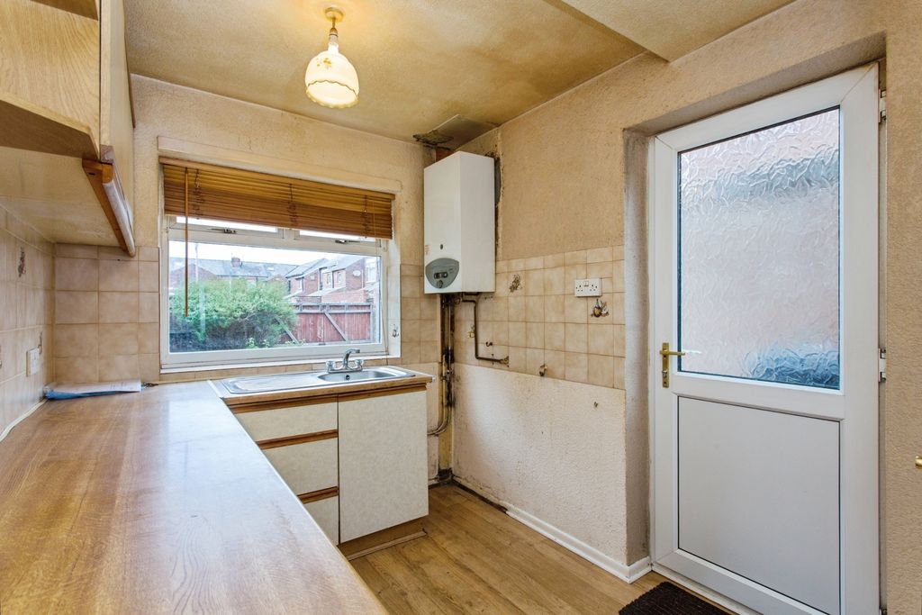 Property photo 3 of 14 Kitchen