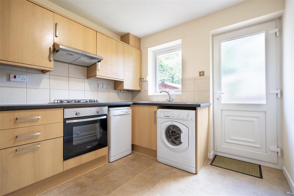 Property photo 3 of 8 Kitchen