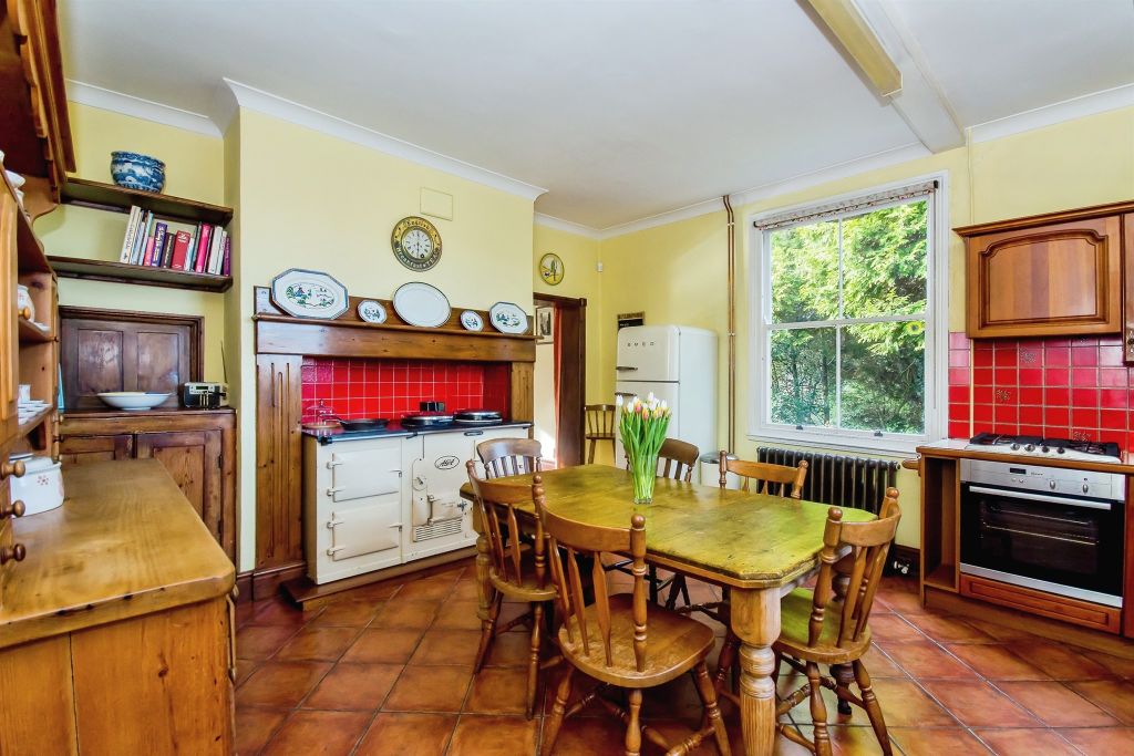 Property photo 3 of 32