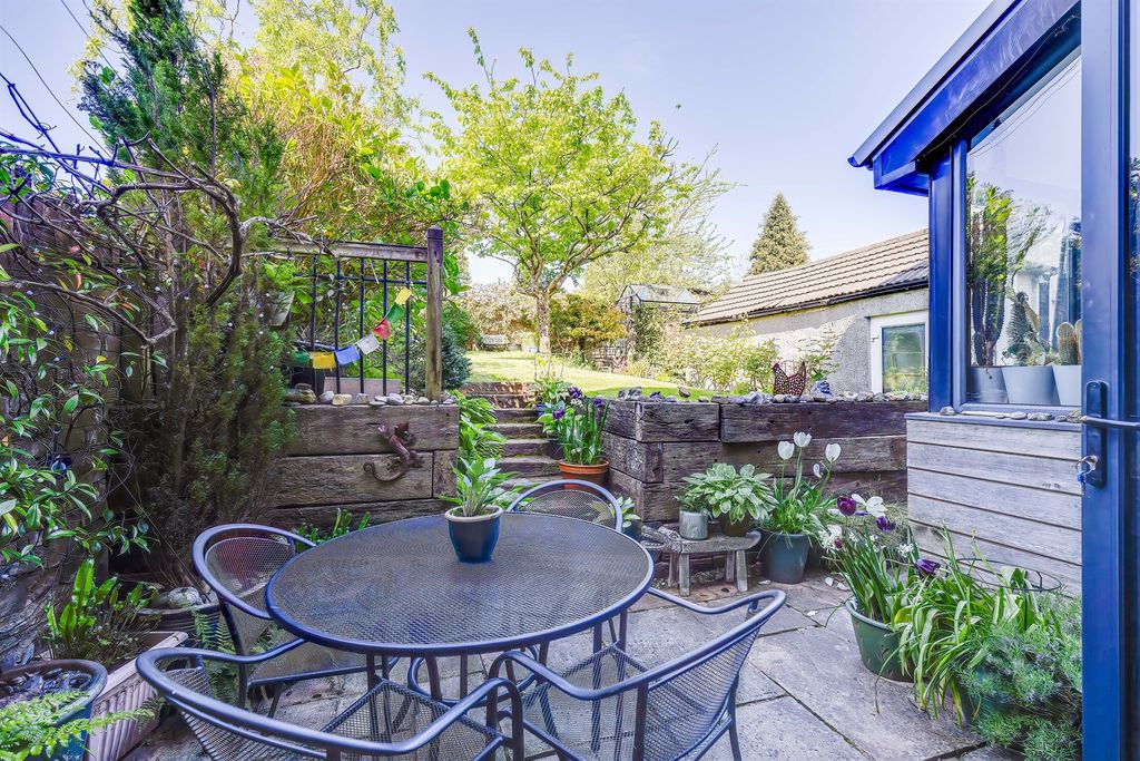 Property photo 2 of 34