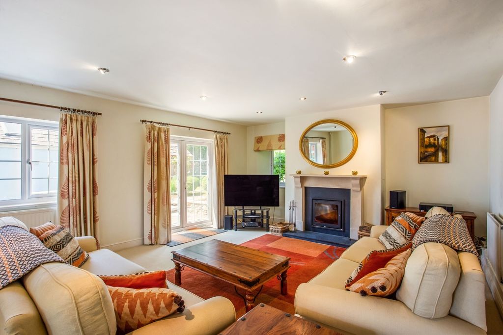 Property photo 3 of 39