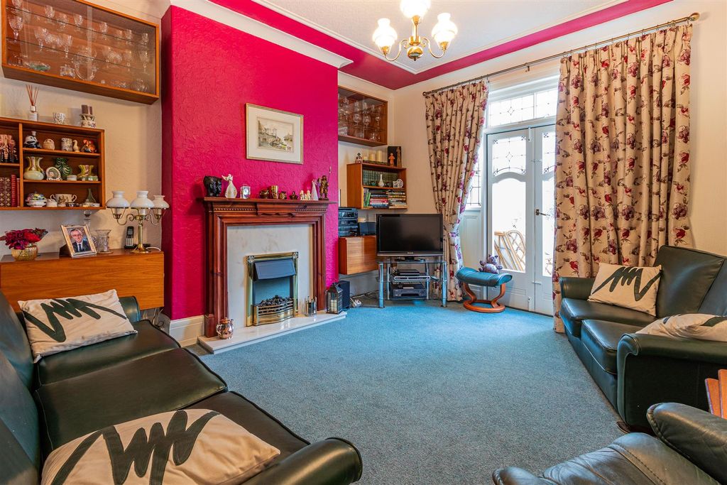 Property photo 3 of 17 Southcourt Road 19 (15 Of 19).Jpg