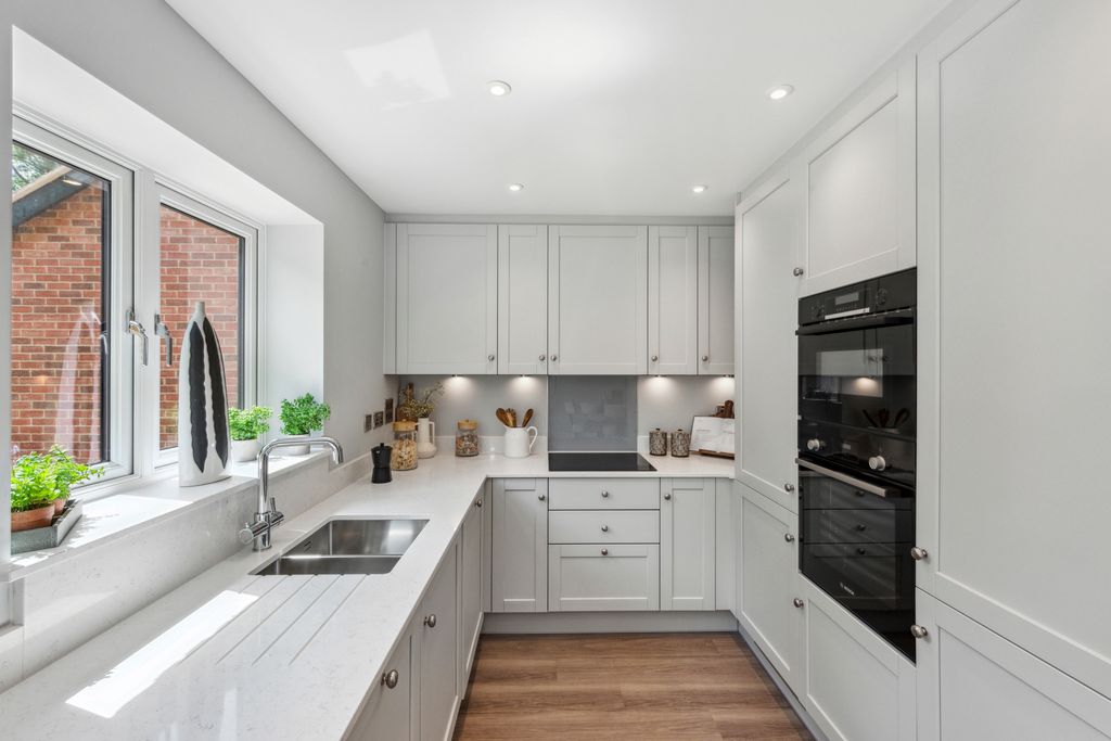 Property photo 2 of 16 Show Home