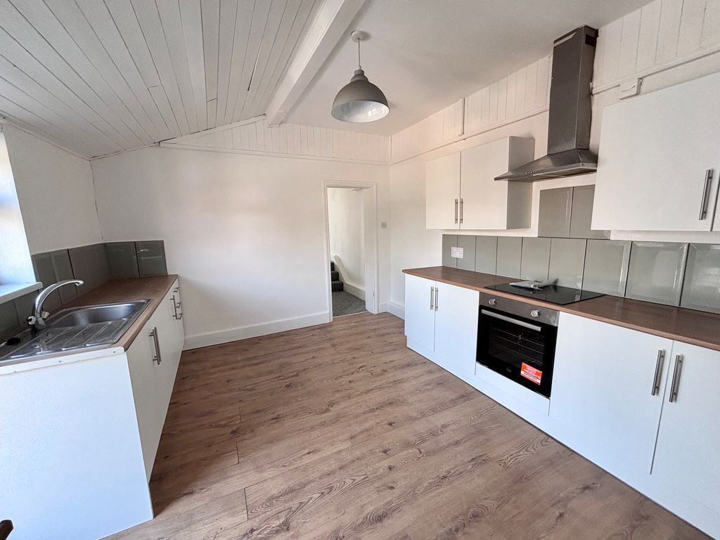 Property photo 1 of 4 Kitchen
