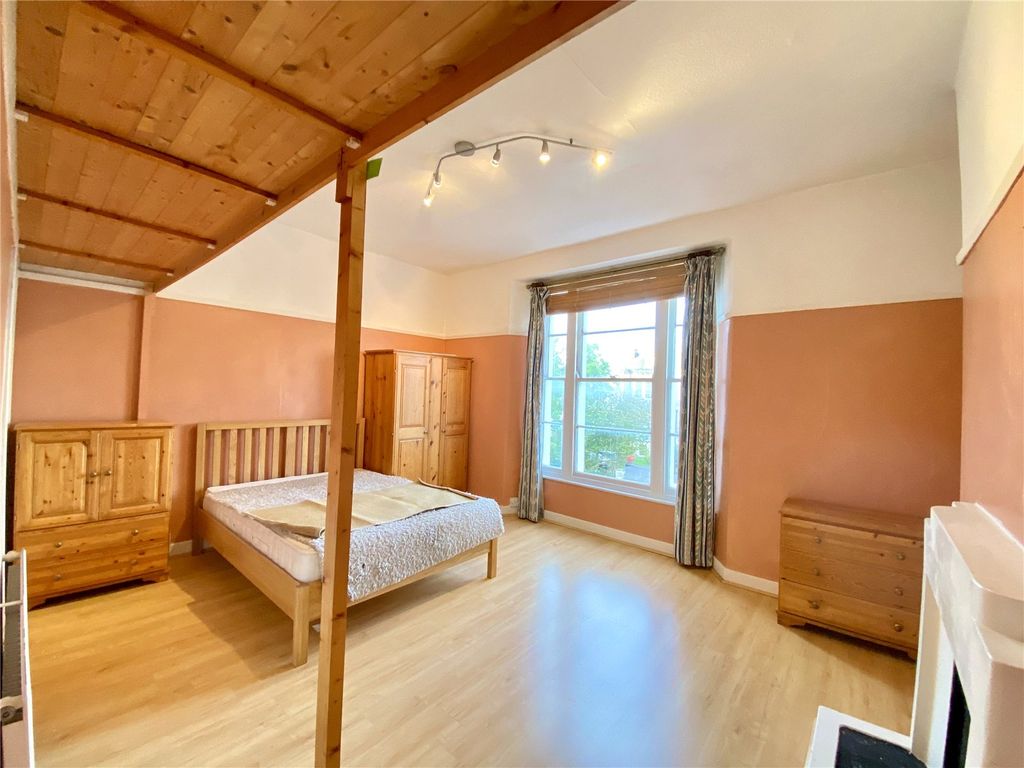 Property photo 3 of 11 Picture No. 20
