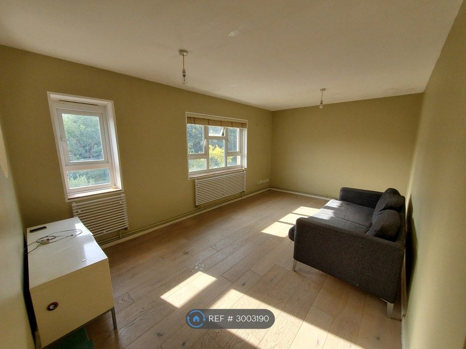 Property photo 3 of 17 Living Room