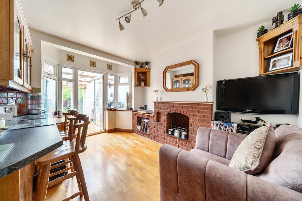 Property photo 3 of 21 1326603-6-687930A...