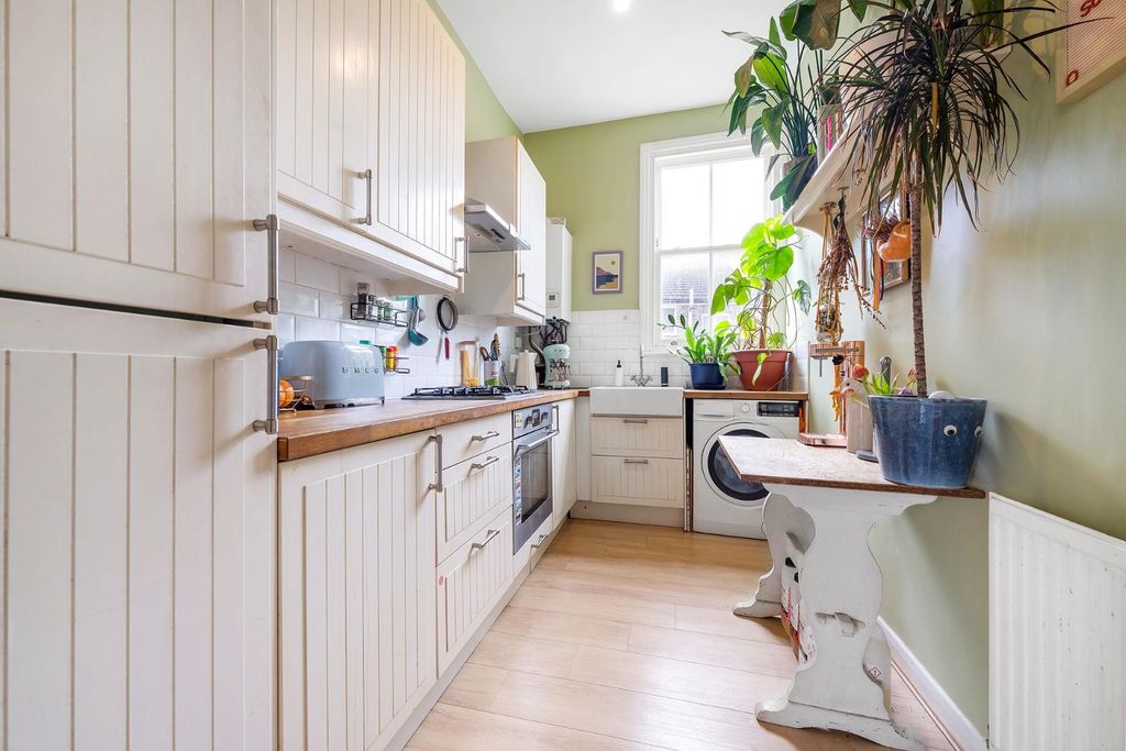 Property photo 2 of 10 Kitchen.Jpg