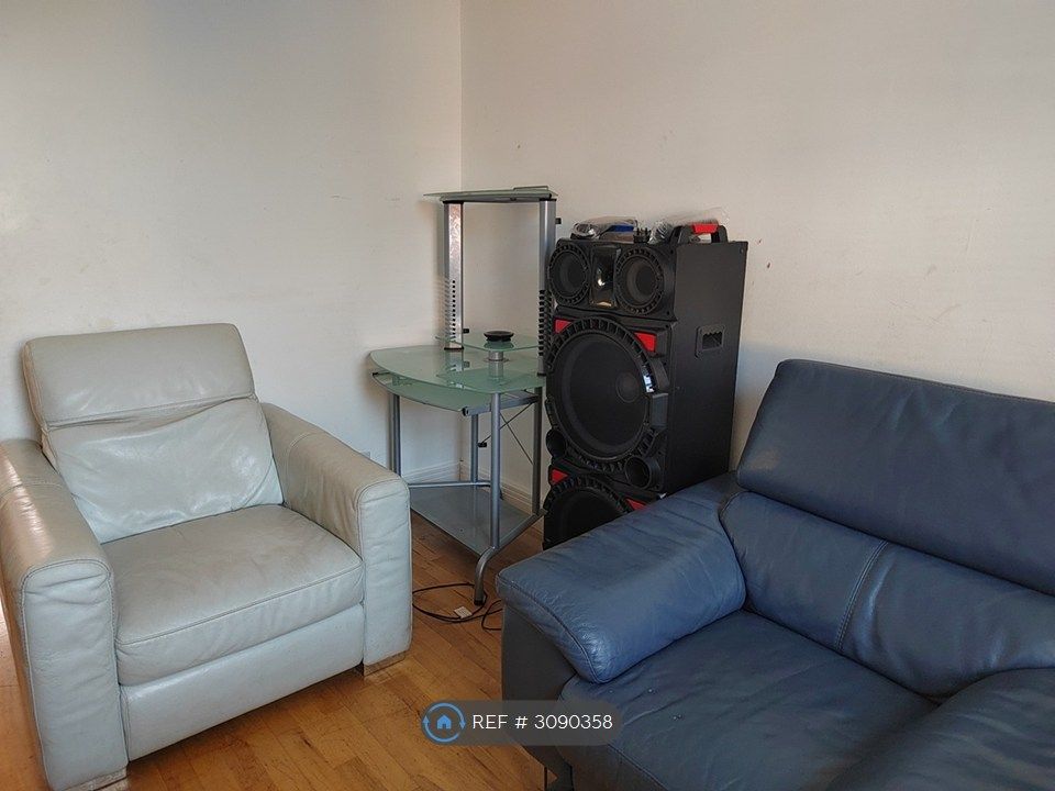 Property photo 3 of 12 Room Angle