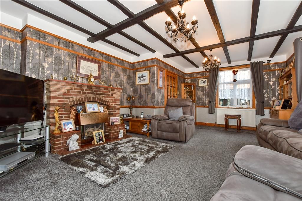 Property photo 3 of 16 Lounge