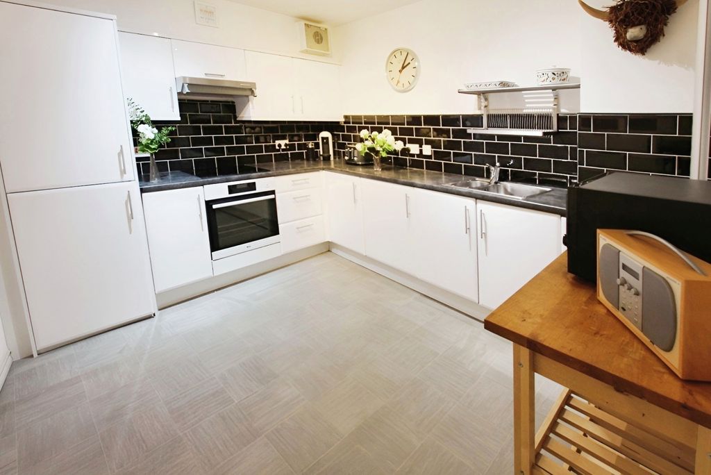 Property photo 2 of 14 Kitchen