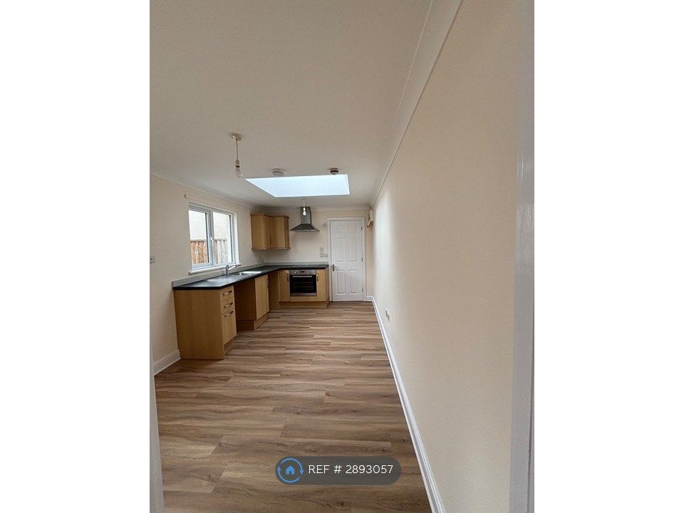 Property photo 3 of 6 Kitchen 2