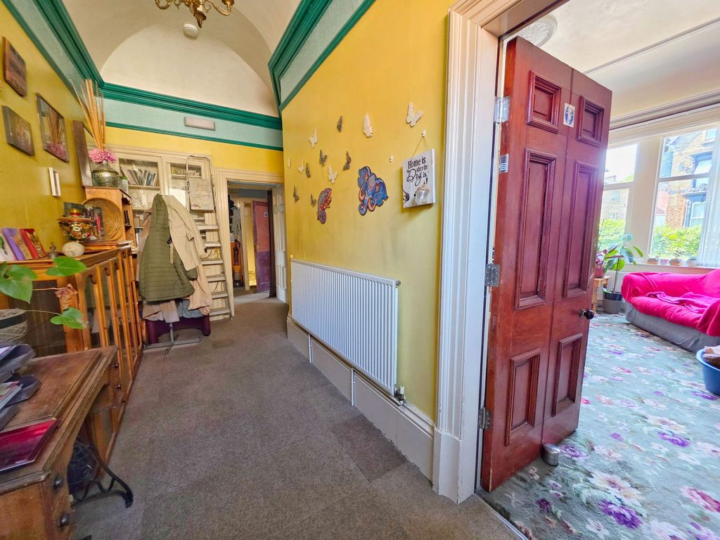 Property photo 3 of 25