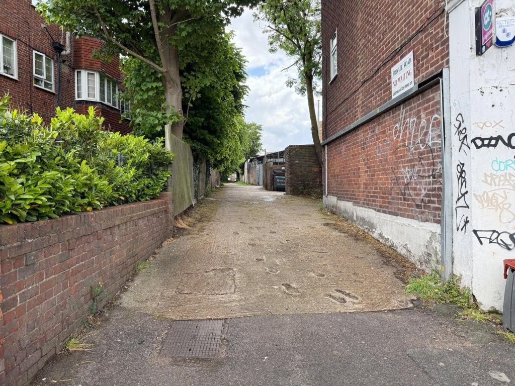Property photo 3 of 5 Access To Garages From Croydon Road
