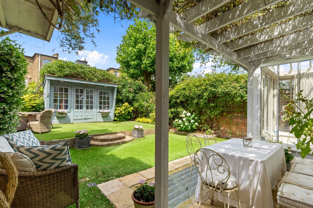 Property photo 2 of 24