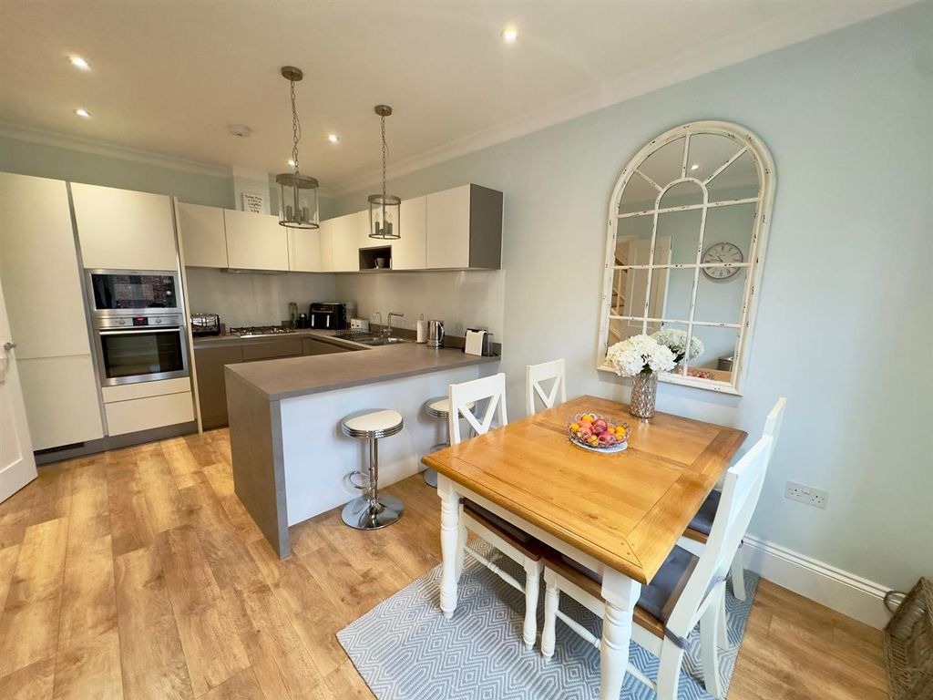 Property photo 3 of 30 Kitchen/Dining Room