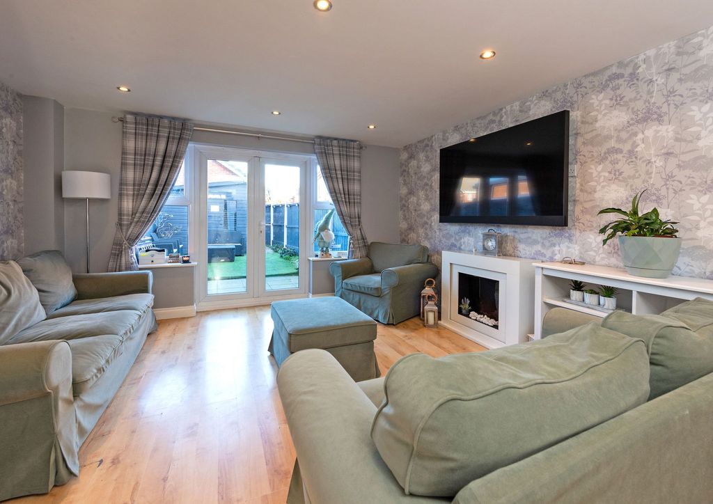 Property photo 2 of 23