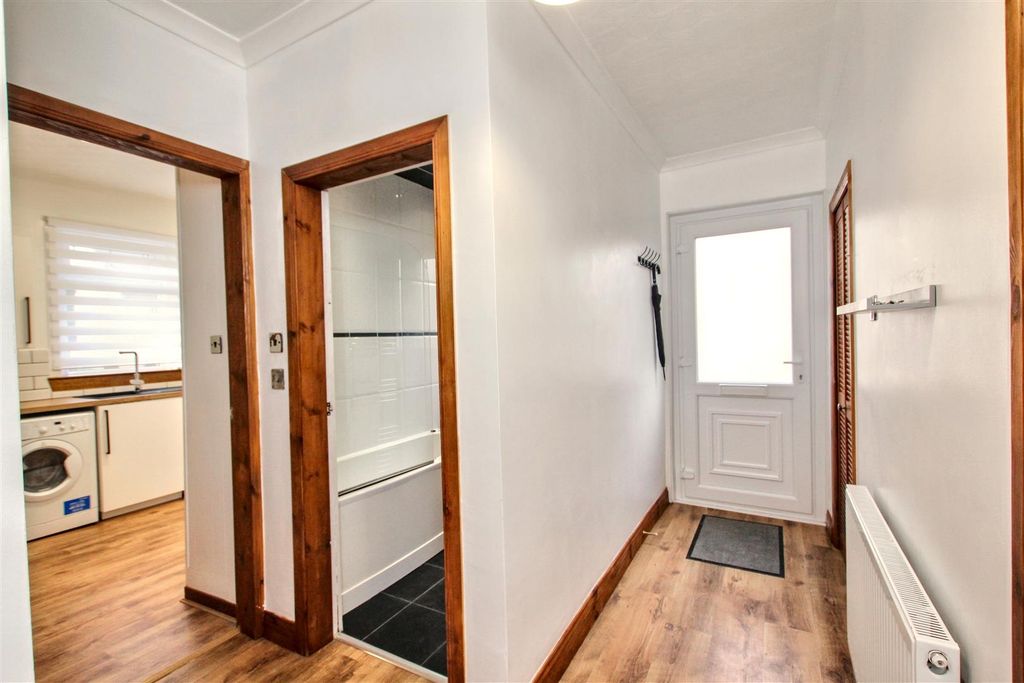 Property photo 2 of 11 2