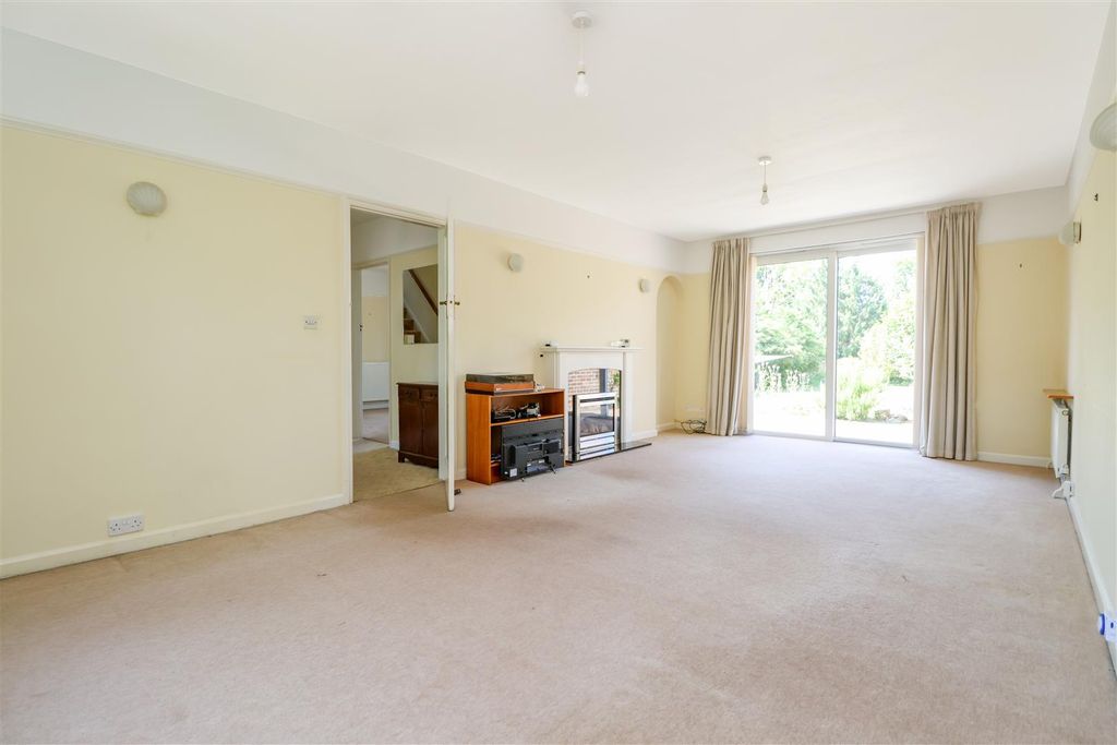 Property photo 2 of 25