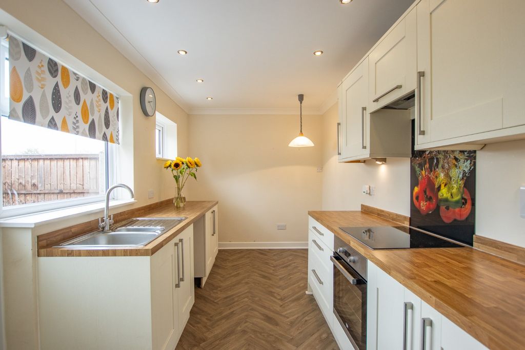 Property photo 2 of 18 5442921