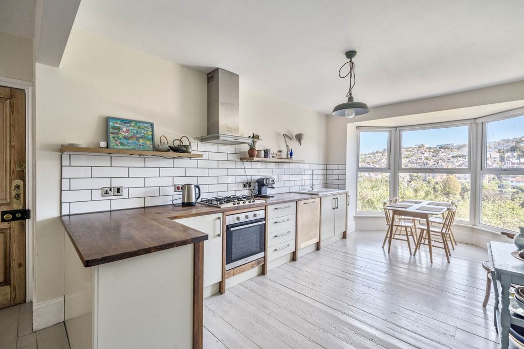 Property photo 3 of 26 1357823-17-68d2948842A51