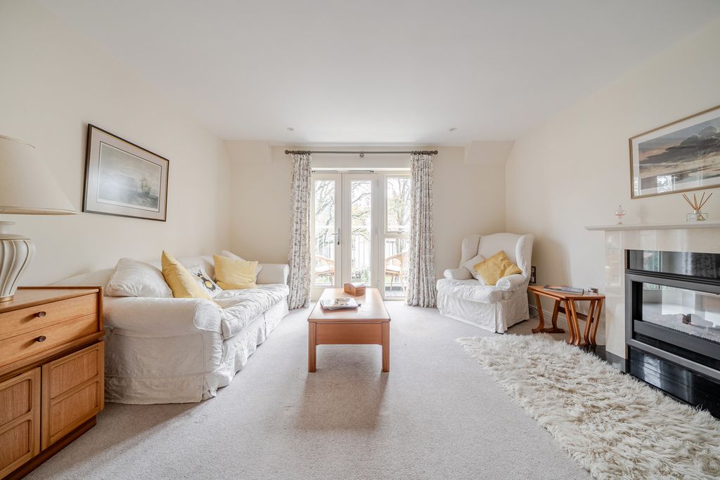 Property photo 2 of 23