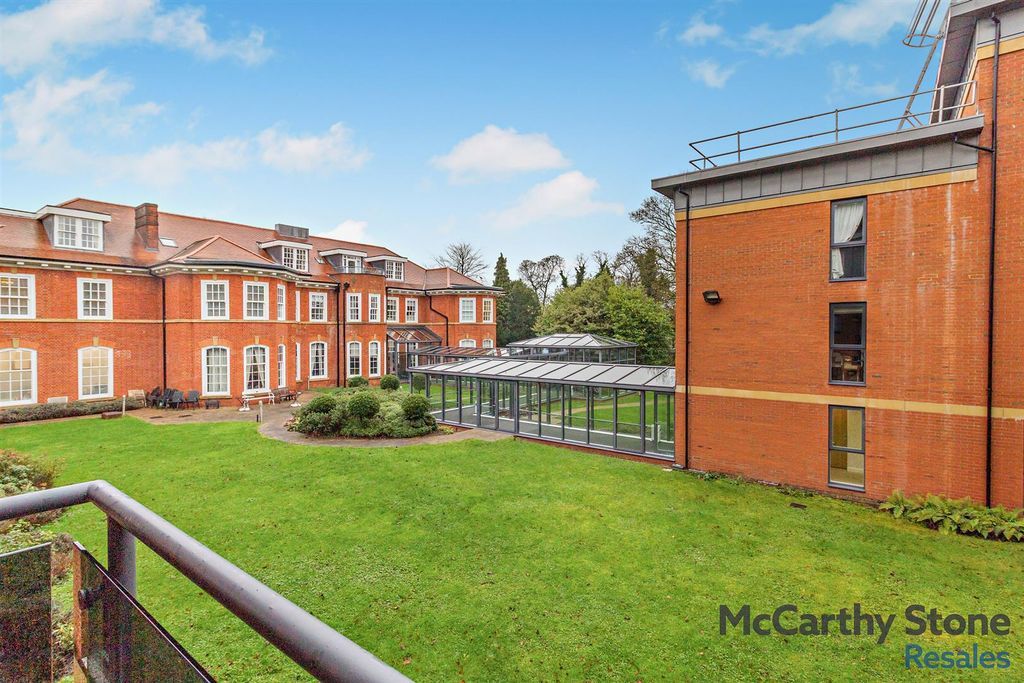 Property photo 2 of 25 8669133-Exterior02-800.Jpg