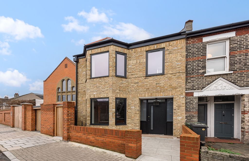 Property photo 1 of 18