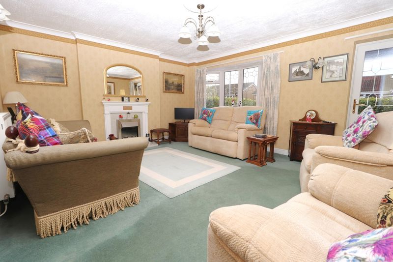 Property photo 3 of 28 Lounge