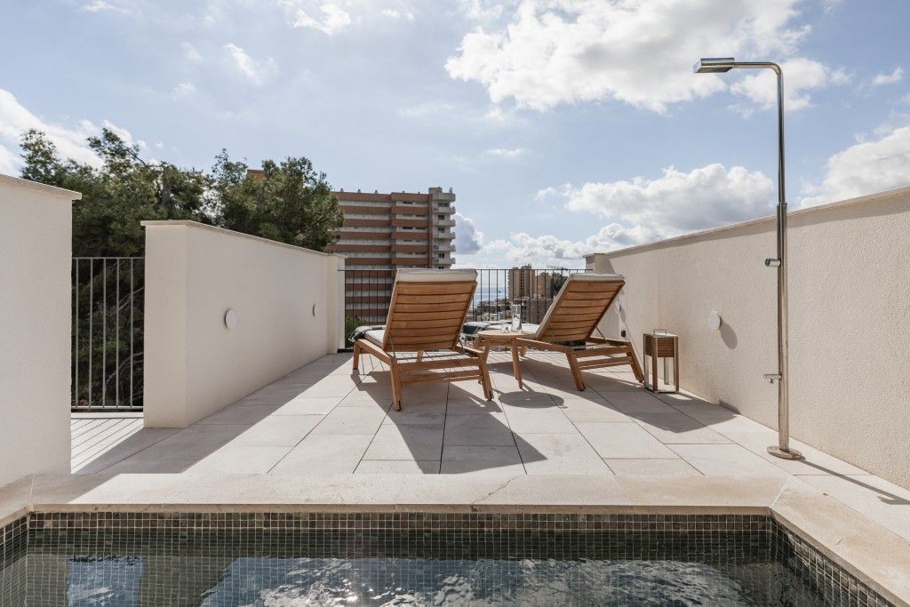 Property photo 1 of 20 Swimming Pool