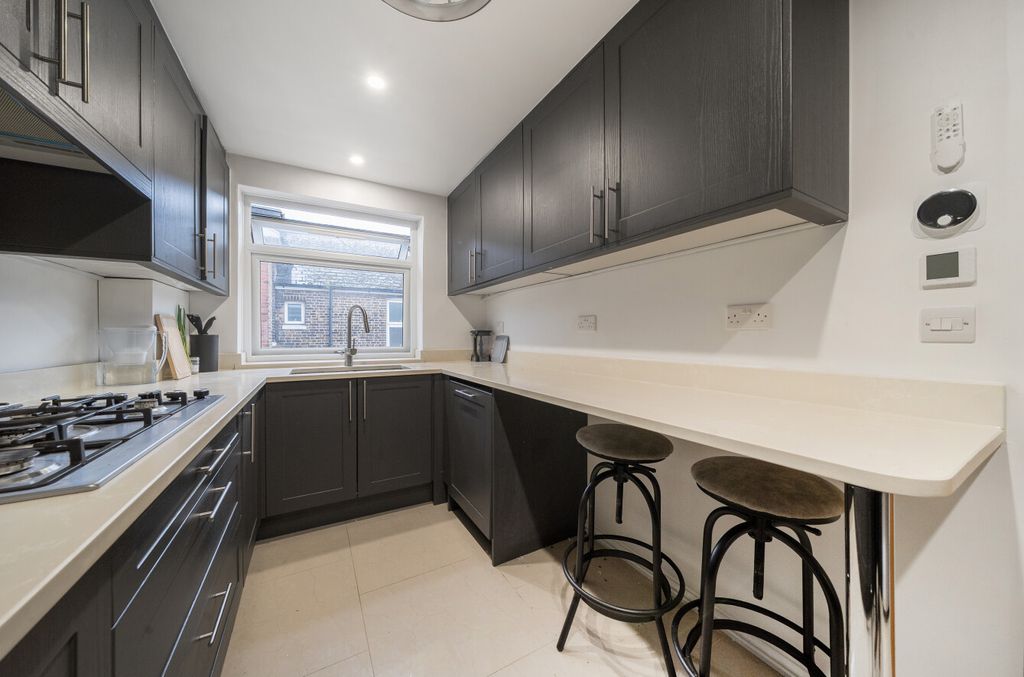 Property photo 3 of 15 1366081-7-68Fa093...