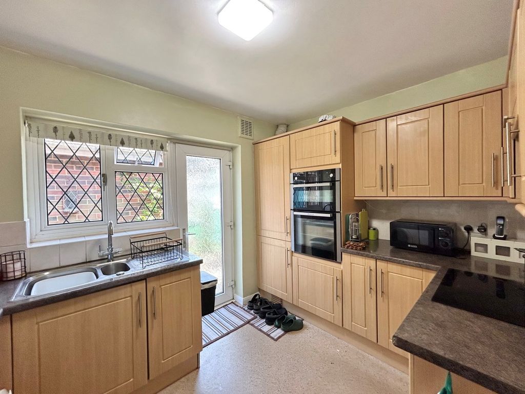 Property photo 2 of 27