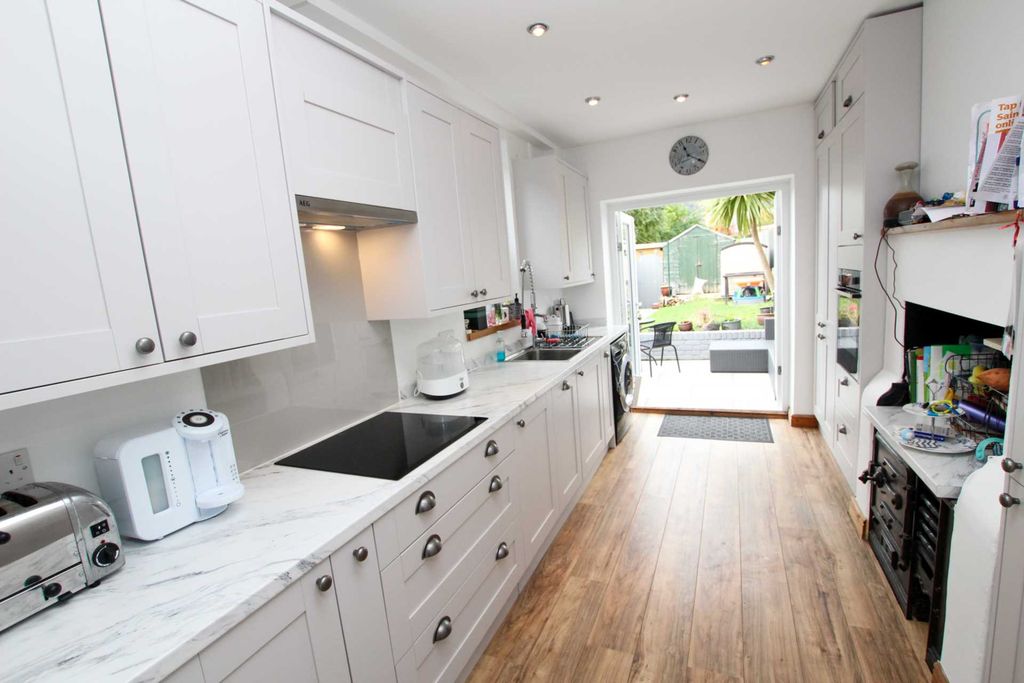 Property photo 2 of 8