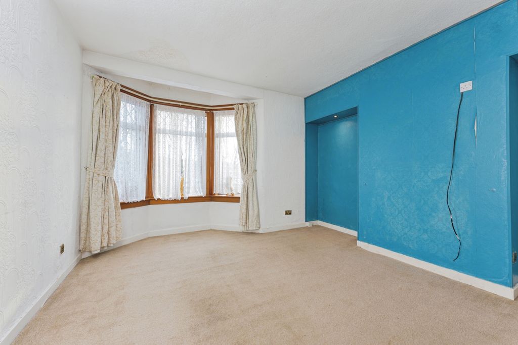 Property photo 2 of 15 Lounge