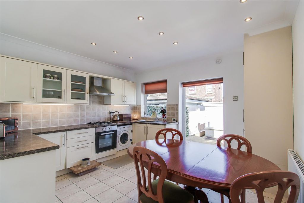 Property photo 2 of 14