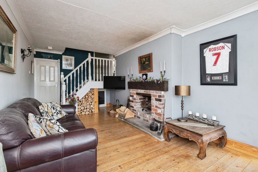 Property photo 3 of 17 Photo