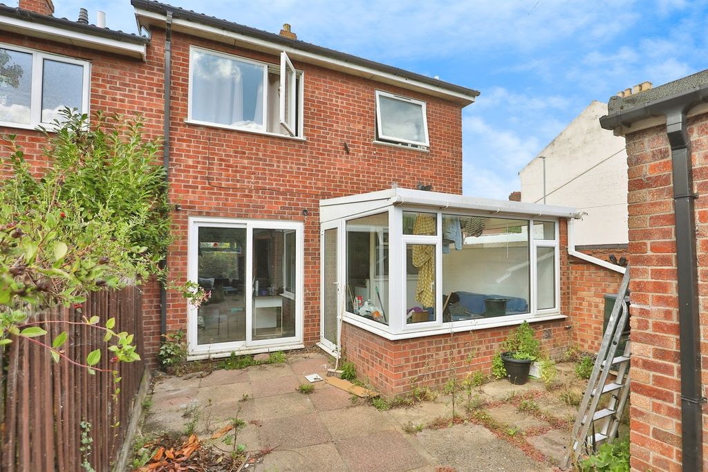 Property photo 2 of 17