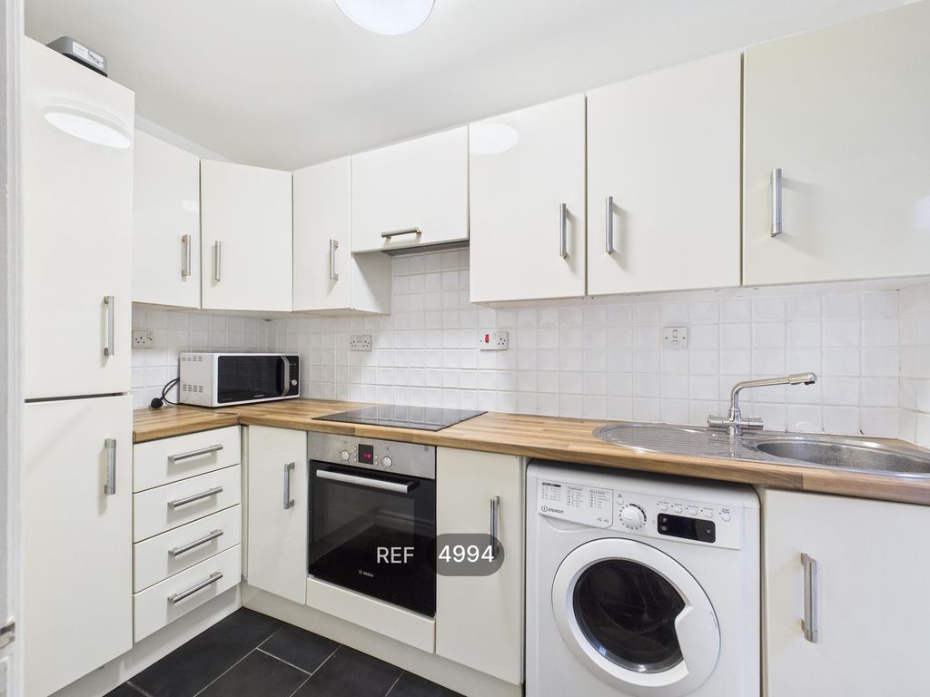 Property photo 2 of 9 Kitchen