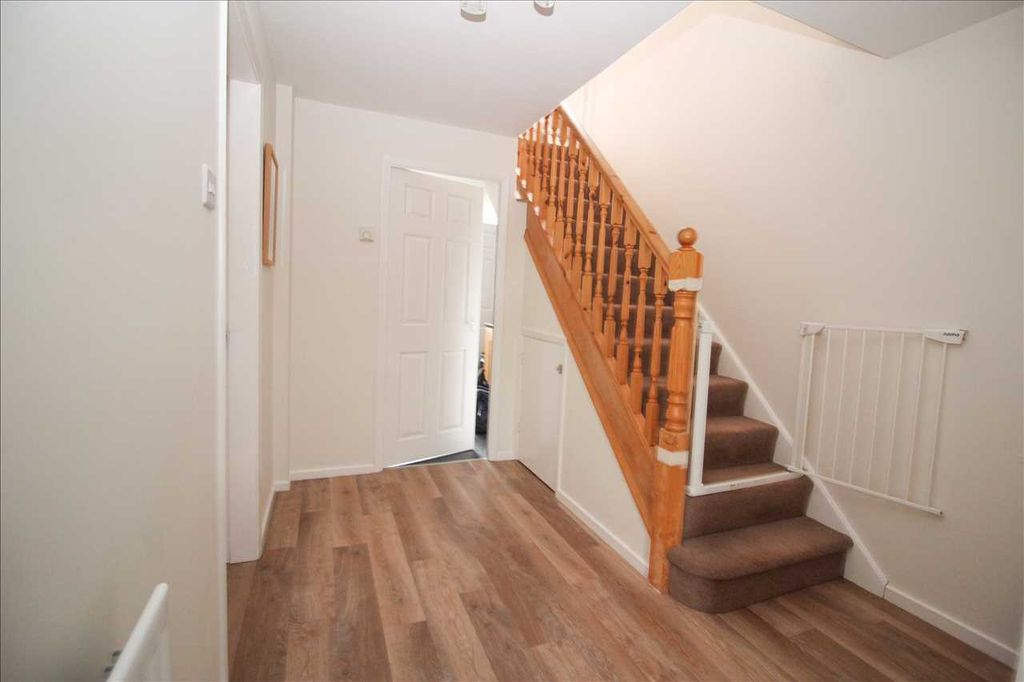 Property photo 2 of 17 Entrance Hall