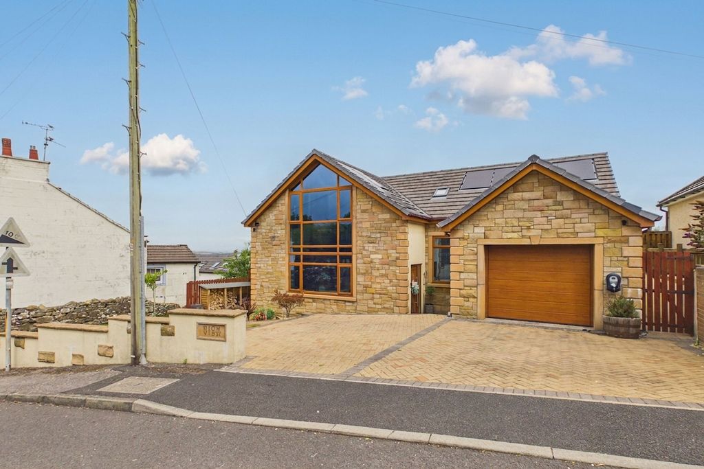Property photo 2 of 33