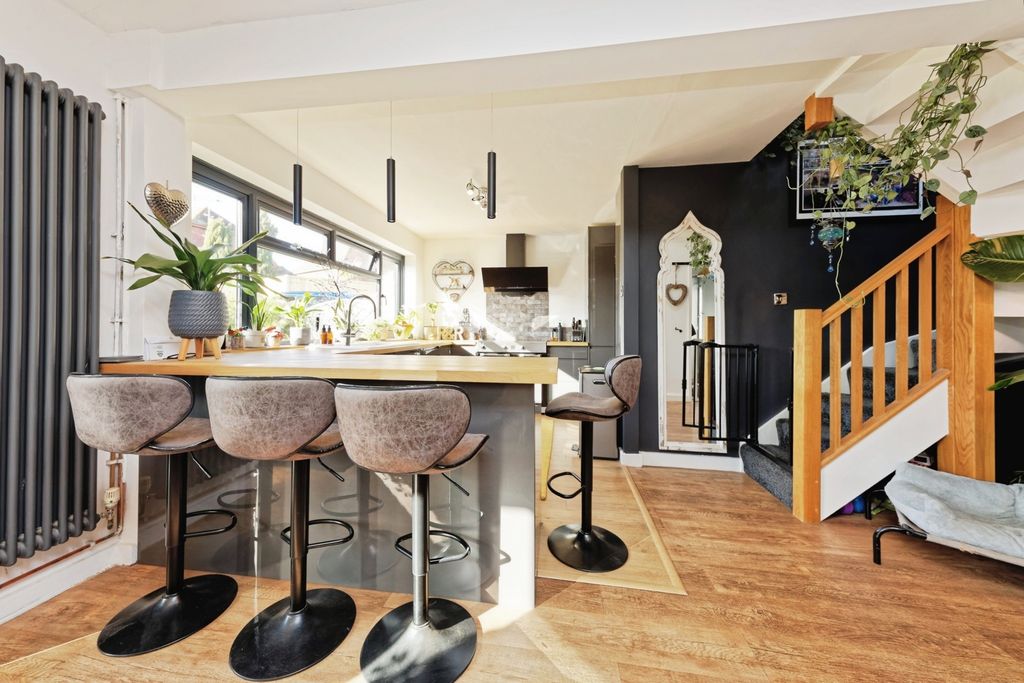 Property photo 2 of 23 Pbox-Img.Jpg