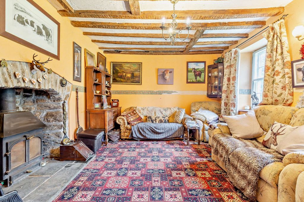 Property photo 3 of 16 Sitting Room