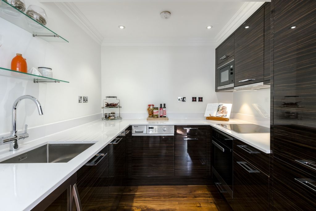 Property photo 2 of 7 Kitchen